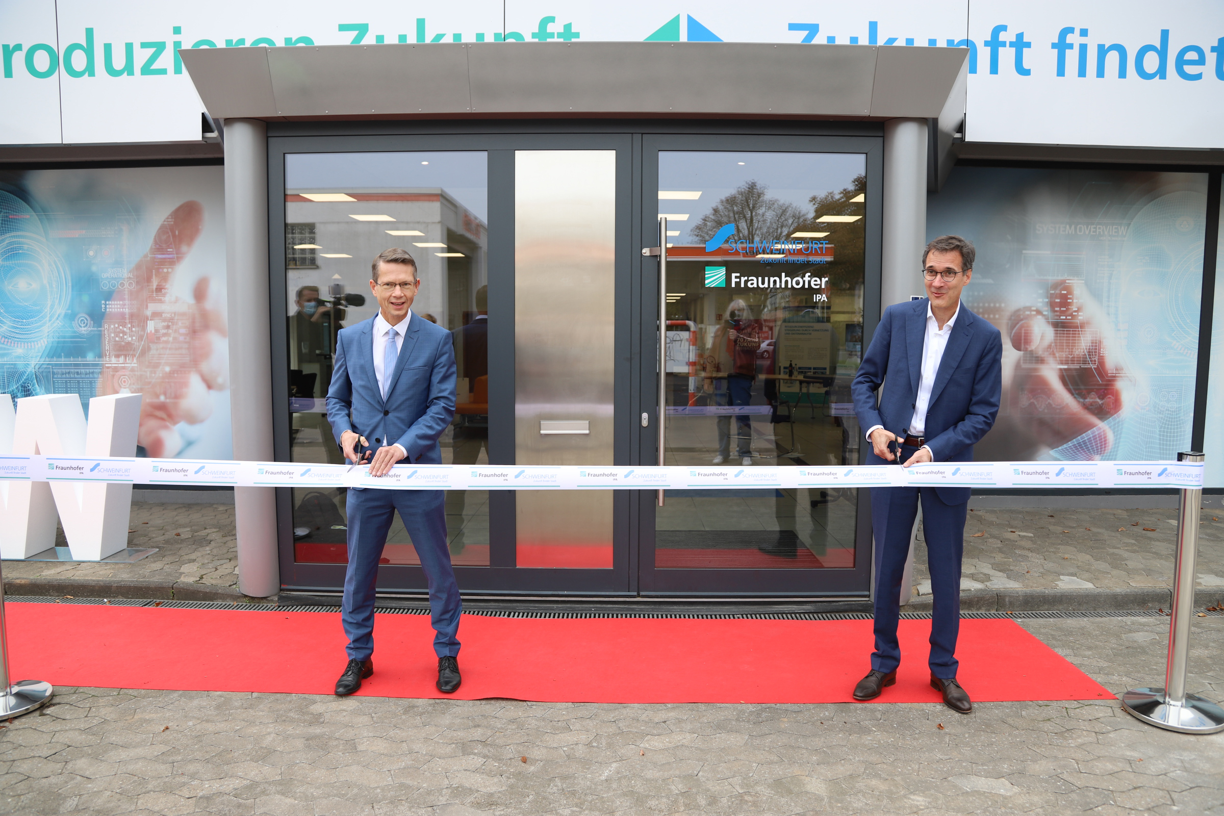 Oberbürgermeister Sebastian Remelé und Professor Frank Döpper eröffnen das KI-noW-Gebäude
