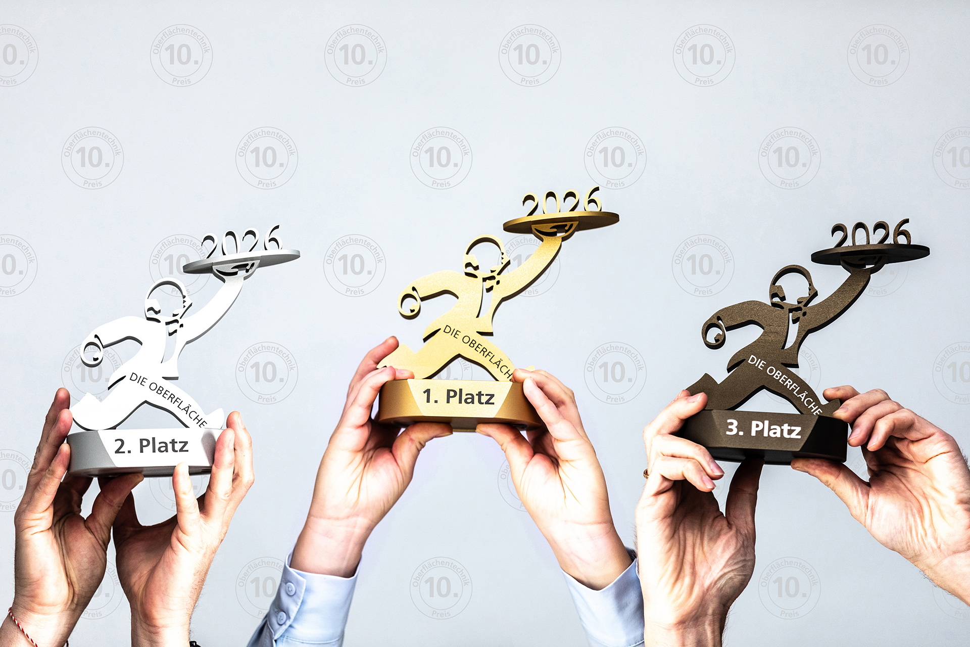 Trophäen des Stuttgarter Oberflächentechnik-Preises »DIE OBERFLÄCHE«