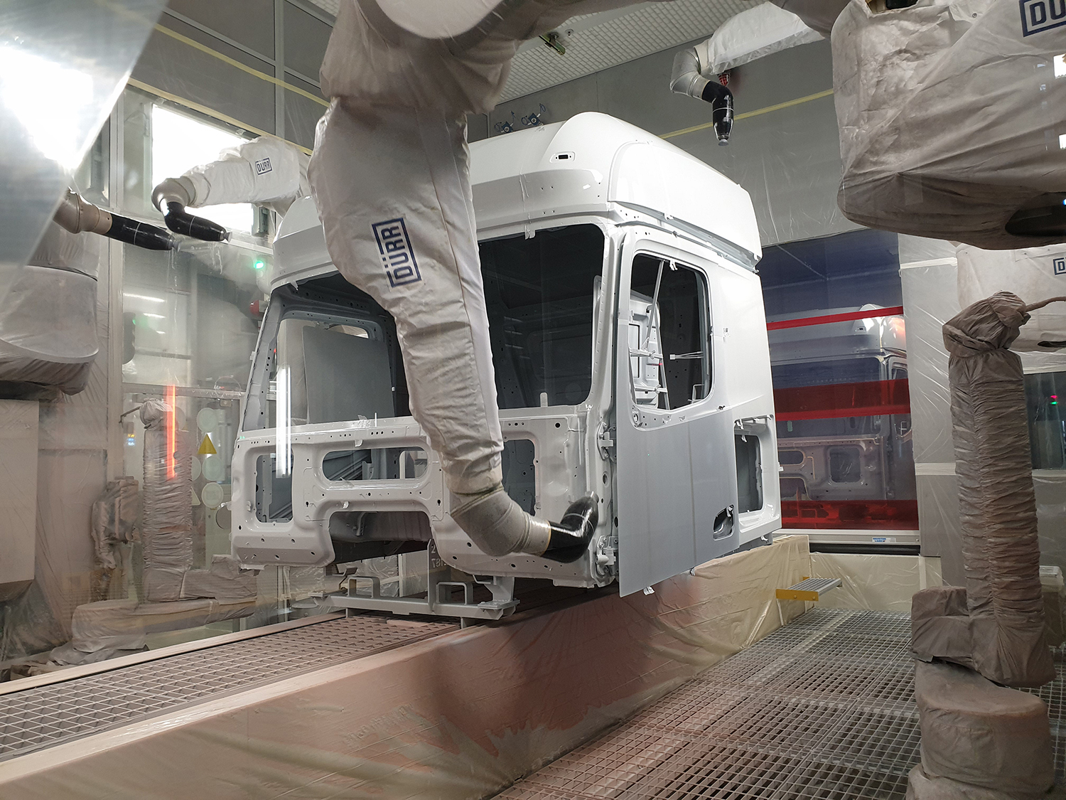 »Eco Paint Process Trucks« in Aktion bei der Daimler Truck AG