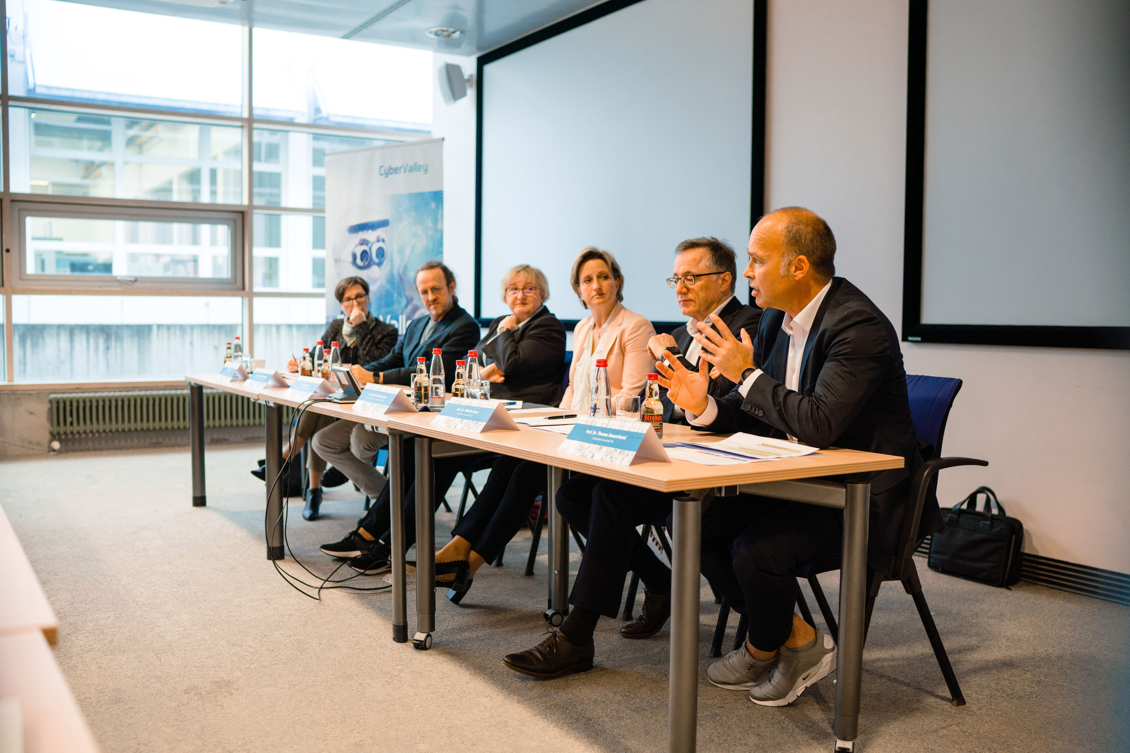 Die Fraunhofer-GesellsProf. Bernhard Schölkopf, Theresia Bauer, Dr. Nicole Hoffmeister-Kraut, Prof. Wilhelm Bauer, Prof. Thomas Bauernhansl