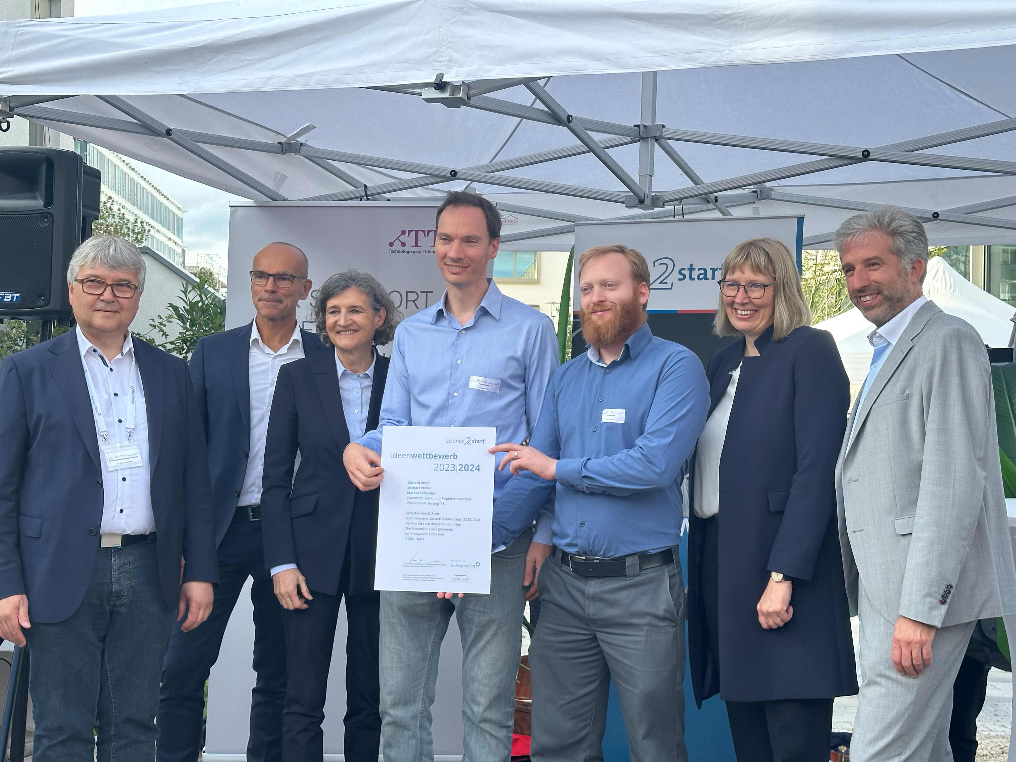 Klaus Eichenberg, Christian Lindemann, Viola Bronsema, Michael Pfeifer, Richard Rösch, Ulrike Brucklacher und Oberbürgermeister Boris Palmer beim Ideenwettbewerb Science2Start