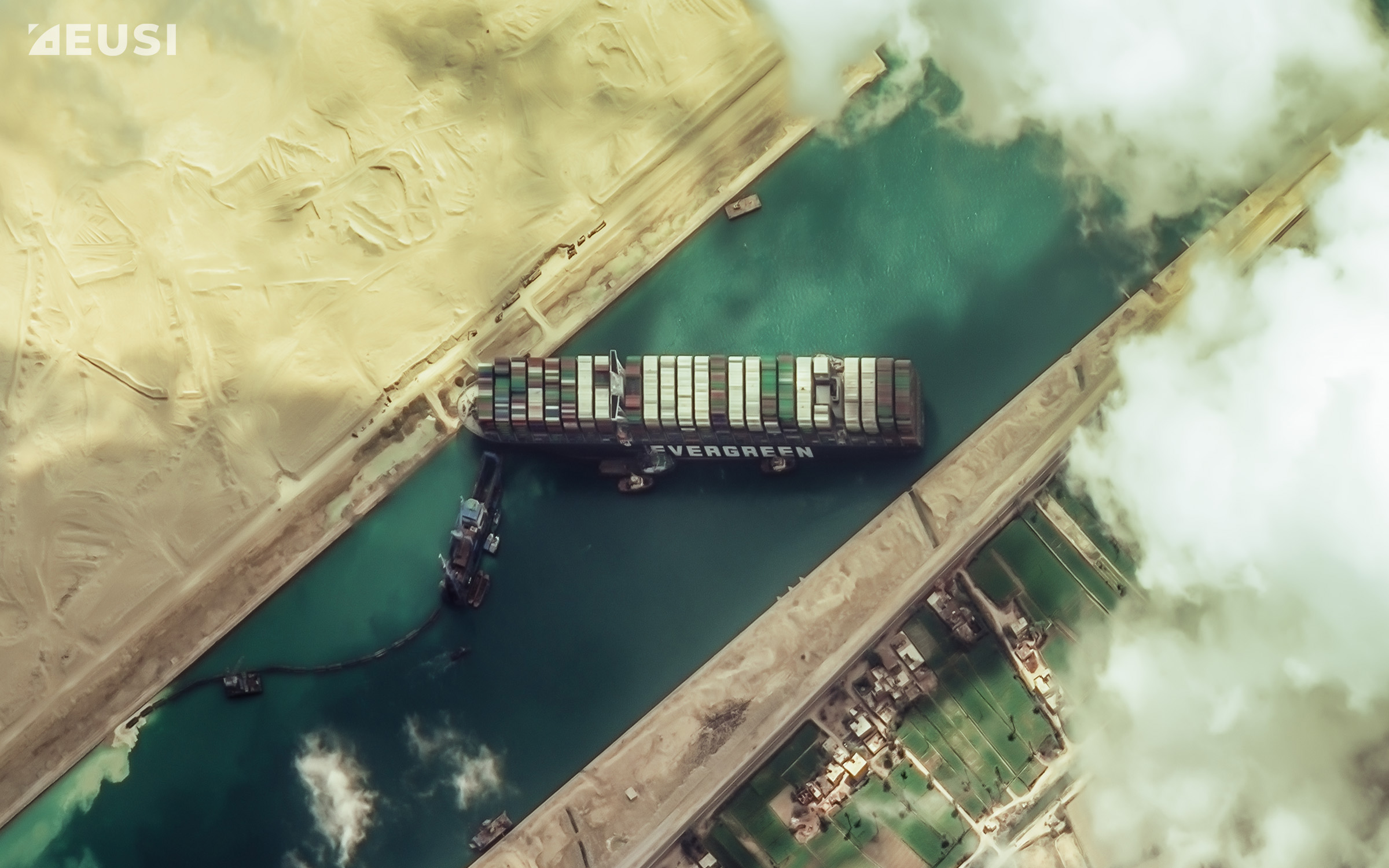 Satellitenbild: Containerschiff »Ever Given« blockiert Suezkanal.