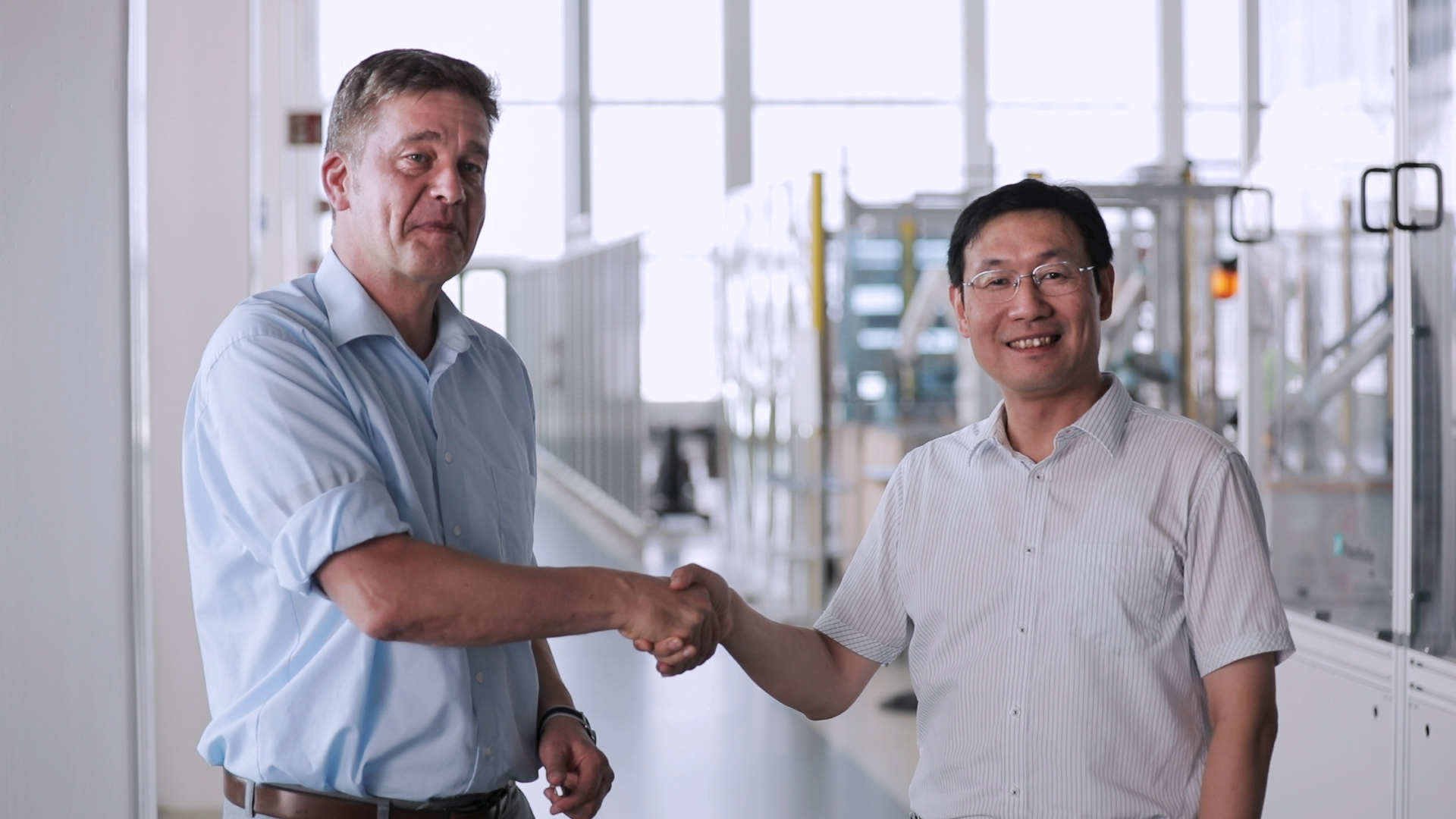 Michael Lickefett, Abteilungsleiter Fabrikplanung und Produktionsmanagement am Fraunhofer IPA, und Professor Hao Wang, Vizedekan der Fakultät für Maschinenbau an der SJTU, leiten das Fraunhofer Project Center for Smart Manufacturing in Shanghai. Auf der NEXCON 2020 gibt das Fraunhofer IPA Einblicke in die Arbeit am Project Center.