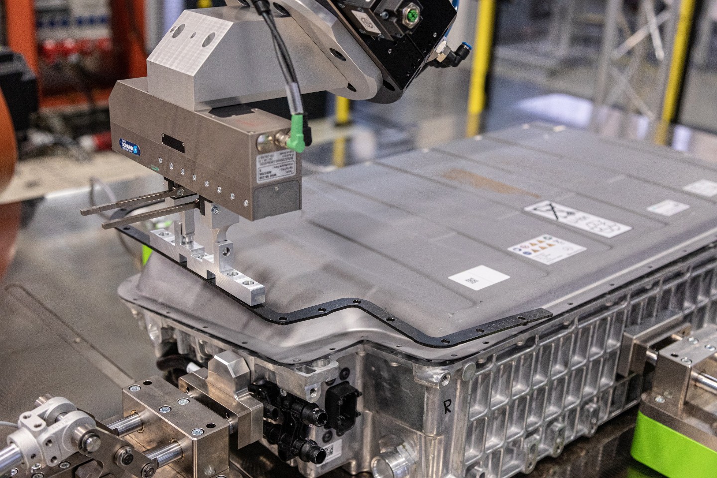 New technologies for the disassembly of electric vehicle batteries and