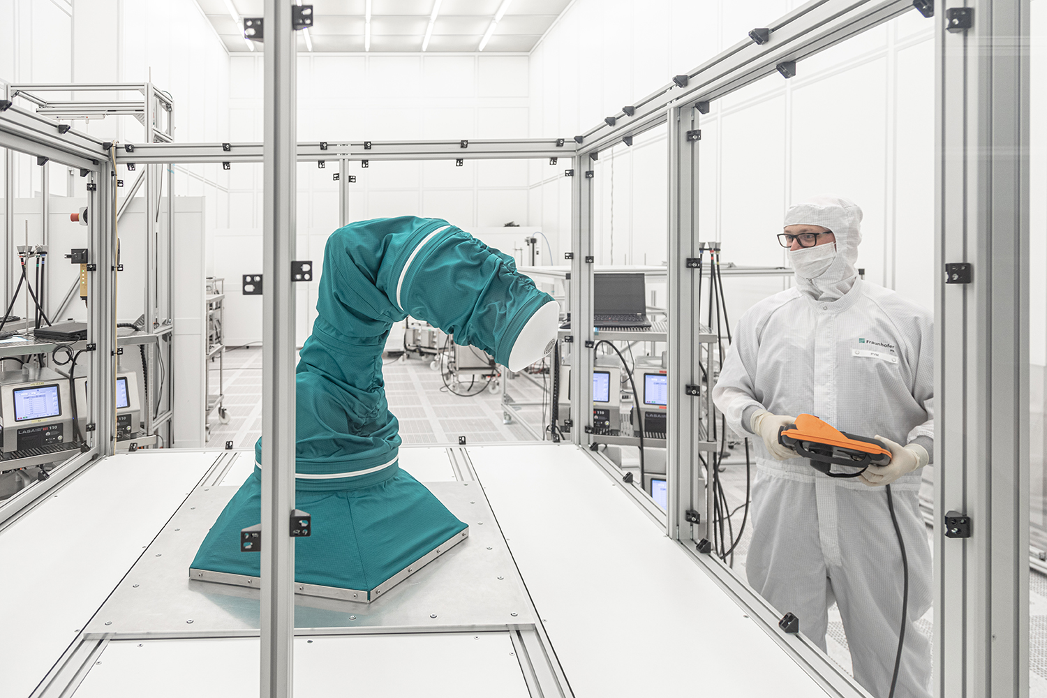 2ndSCIN® protective cover makes a robot suitable for cleanrooms